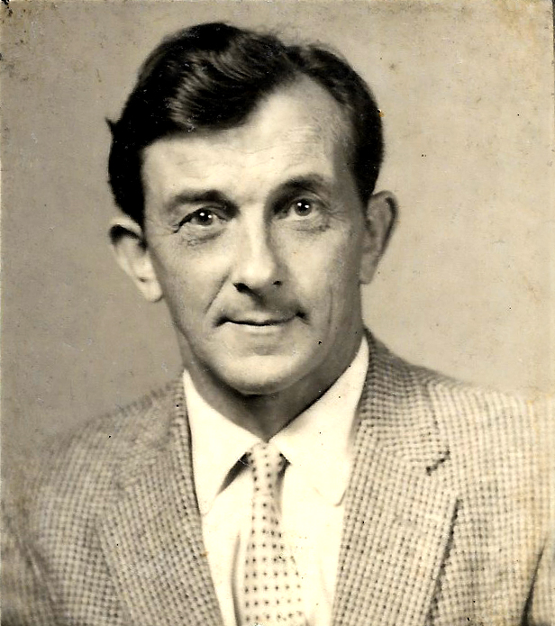 Photo of photos/Hugh George MacKenzie MacLennan b1908 portrait c1958